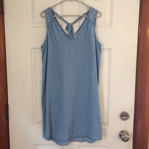 NWT V-neck blue chambray Gap dress
